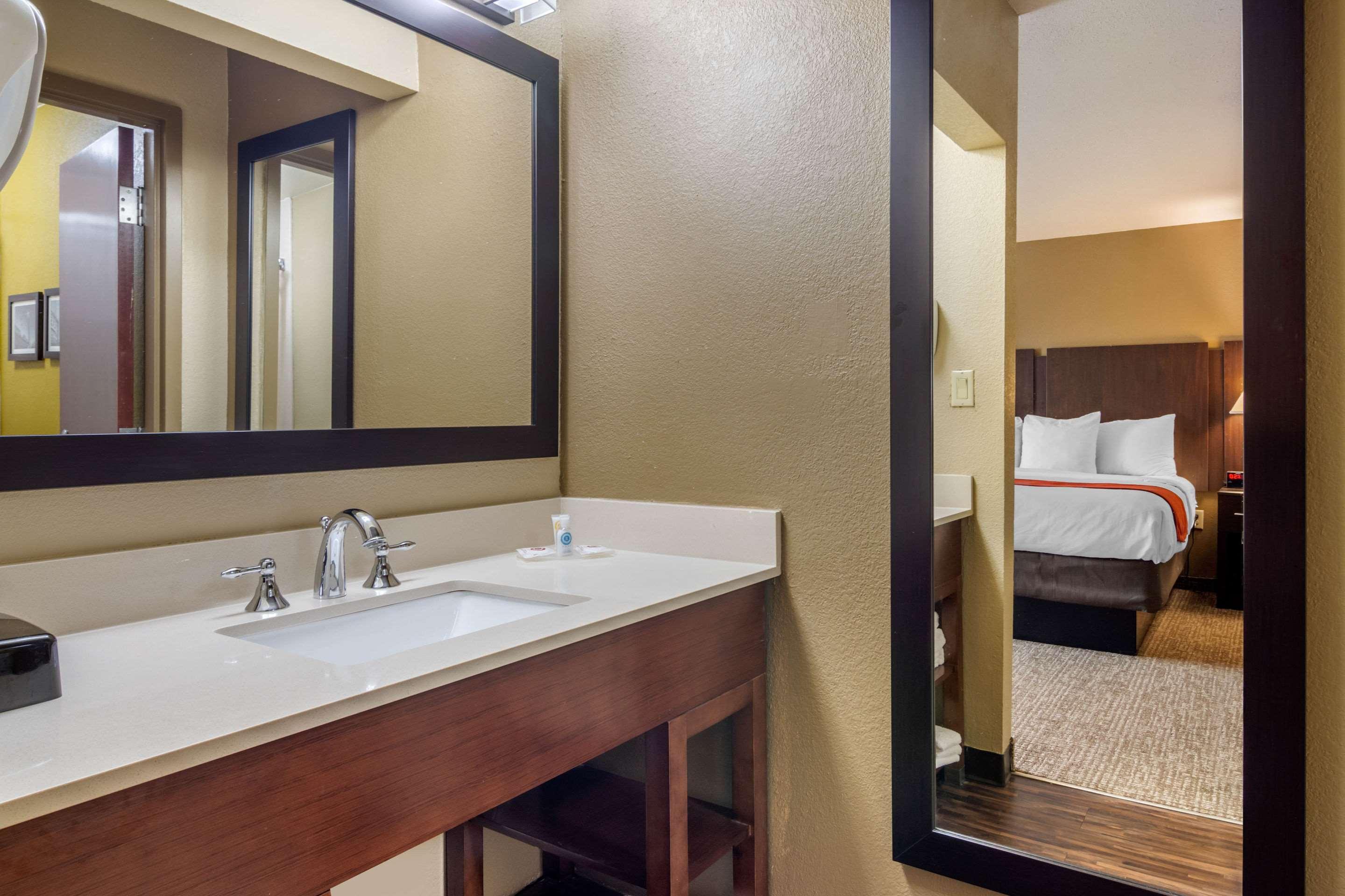 Comfort Inn & Suites Perry National Fairgrounds Area Экстерьер фото